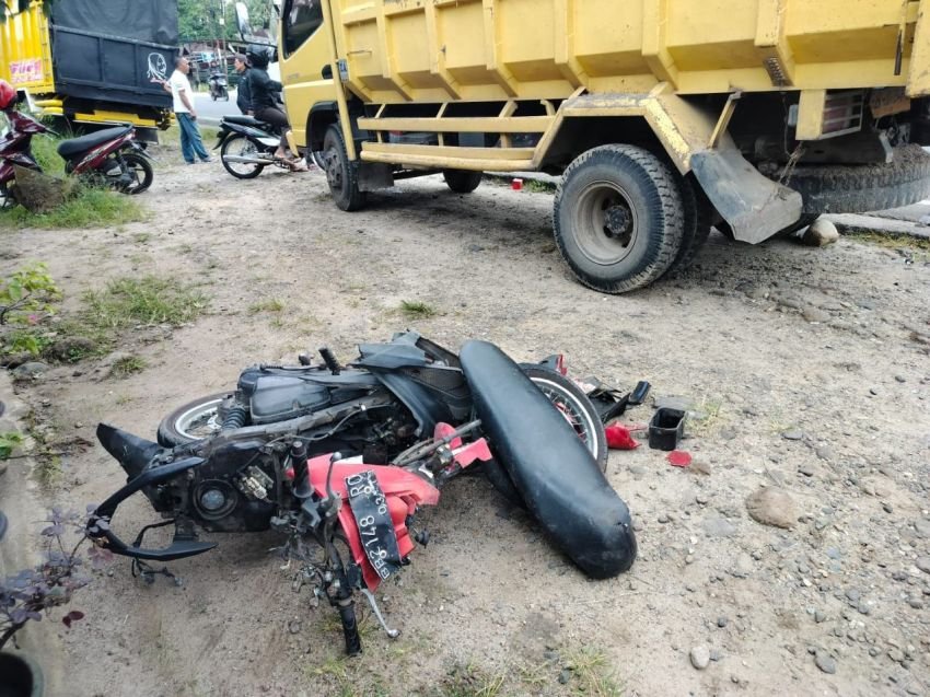 Berangkat Sekolah, Siswi SMA  Kecelakaan dengan Truk Pasir di Padangsidimpuan