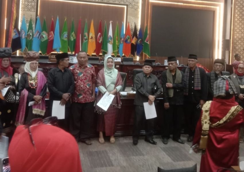 Masyarakat Adat Minangkabau Deklarasi di DPRD Sumbar, Tolak Sertifikasi Tanah Ulayat