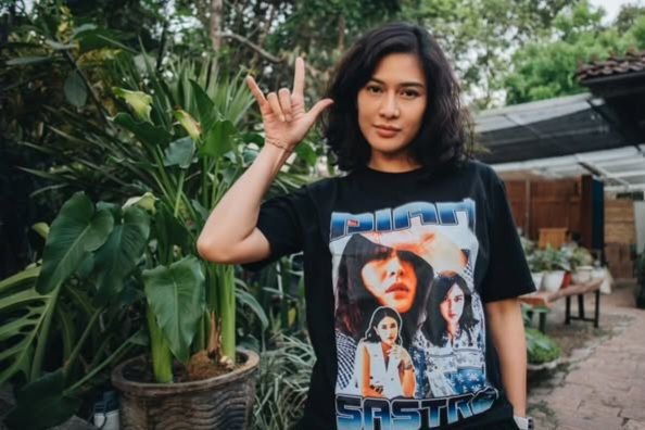 Dian Sastro Jatuh dari Kuda dan Nyaris Terinjak