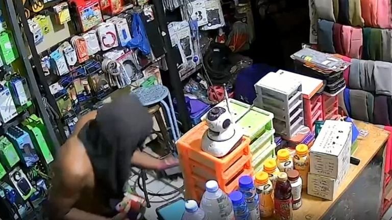 Video Viral, Curi 10 Unit Handphone Dalam Hitungan Menit