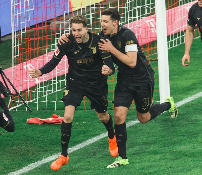 Bayern Munich 1&ndash;2 Augsburg: Rekor 18 Laga Tanpa Kekalahan Berakhir di Allianz Arena