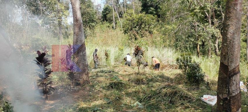 Jelang Bulan Puasa, Muda Mudi Hanopan Bersih Makam