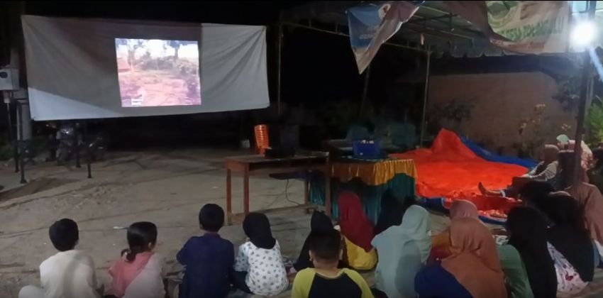 Pemutaran Film Pasca Bencana di Tapanuli Selatan, Warga Korban Banjir Terhibur